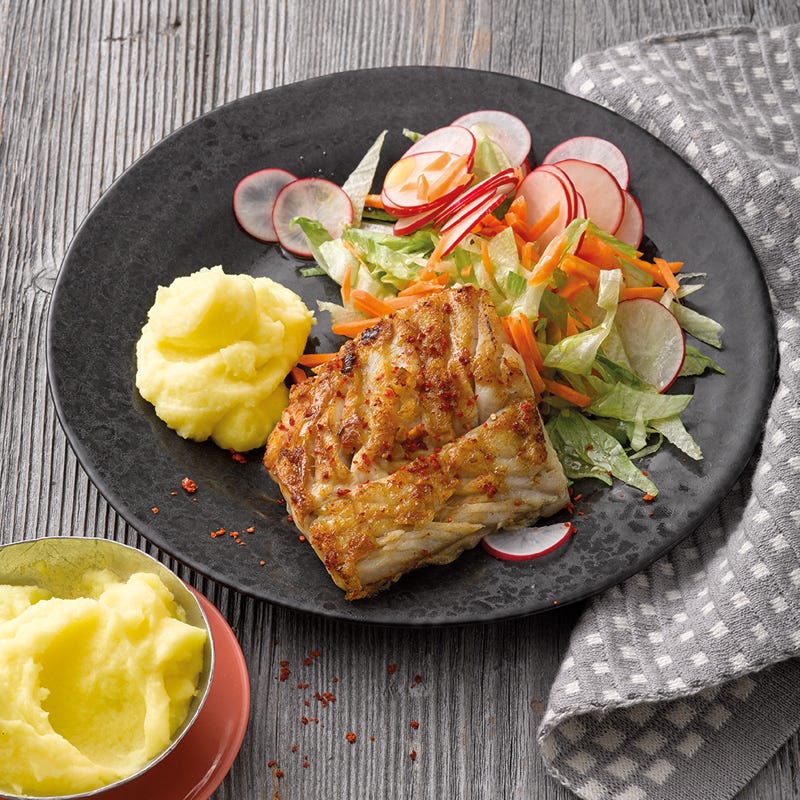 Gegrillter Seelachs mit Radieschen-Karotten-Salat