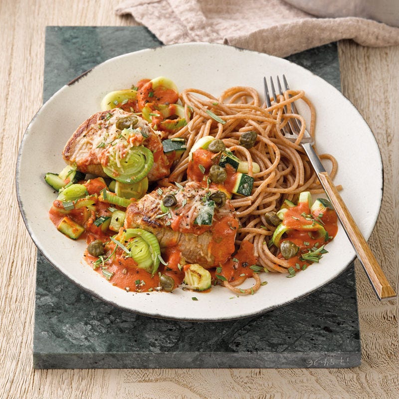 Schweinsmedaillons in Tomatensauce mit Teigwaren