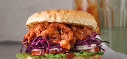 Jackfruitburger mit Rotkohl