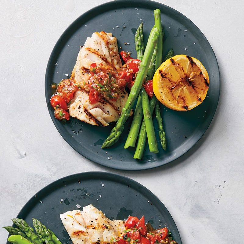 Gegrillter Wolfsbarsch mit Tomatenvinaigrette