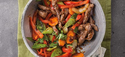Asia-Wokgemüse mit Steakstreifen