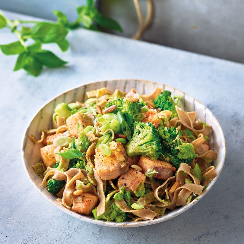 Tagliatelle mit Lachs und Erbsenpesto