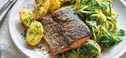 Lachsforelle mit Gurkenspaghetti und Drillingen by Andi Schweiger