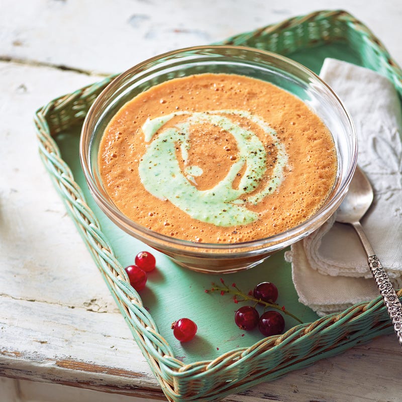 Paprikakaltschale mit Johannisbeeren