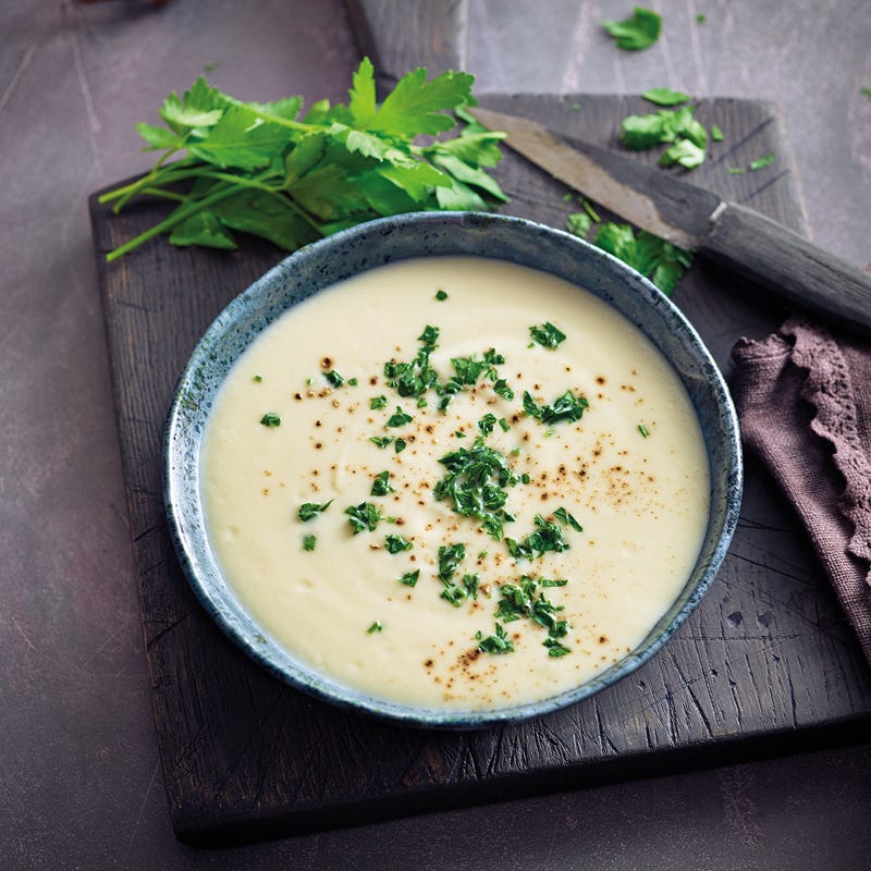 Petersilienwurzelsuppe mit Wein
