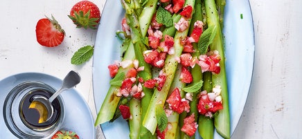 Asperges vertes au tartare de fraises