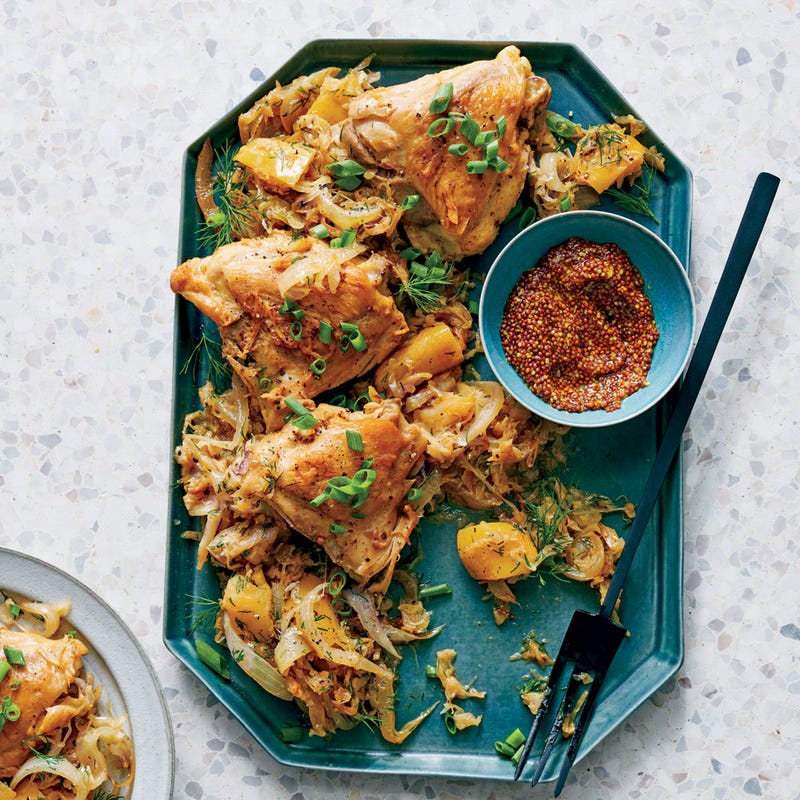 Cuisses de poulet aux pommes et choucroute