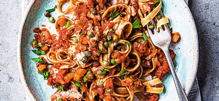 Tagliatelle tuna puttanesca