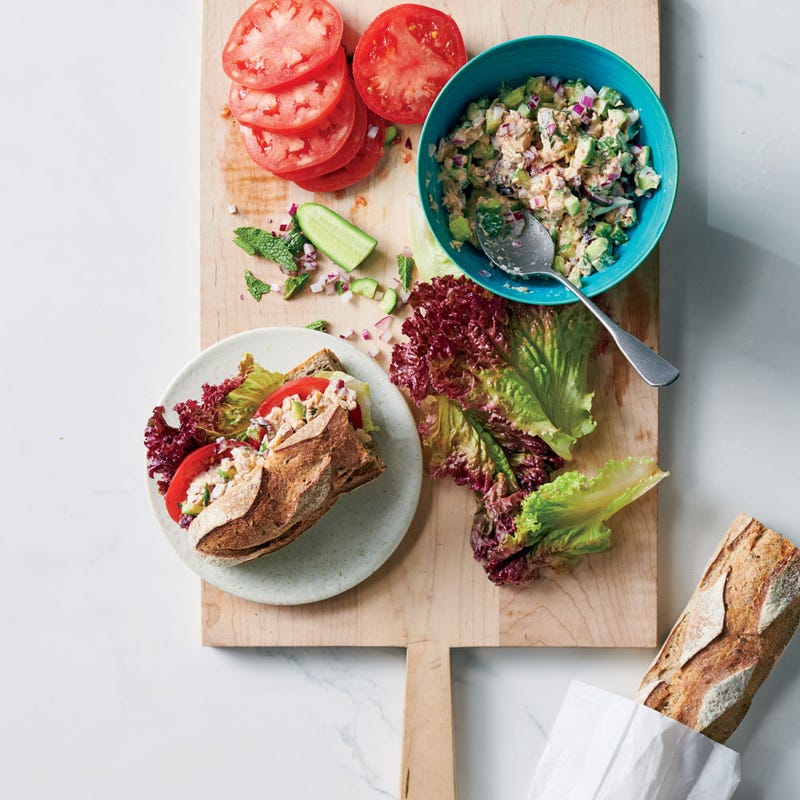 Sandwichs de saumon, concombre et menthe