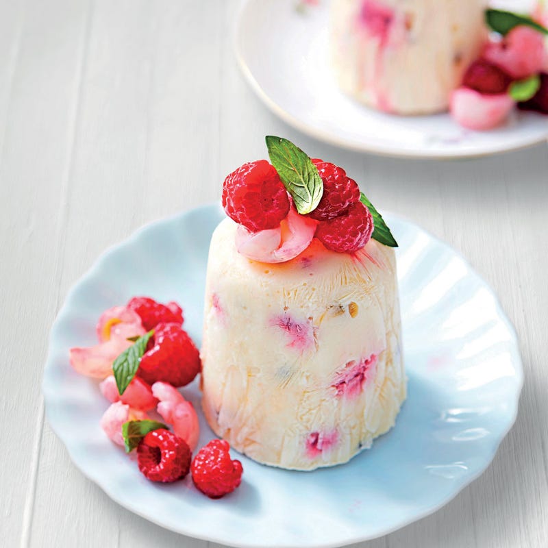 Semifreddo aux fruits de la passion, framboises et litchis