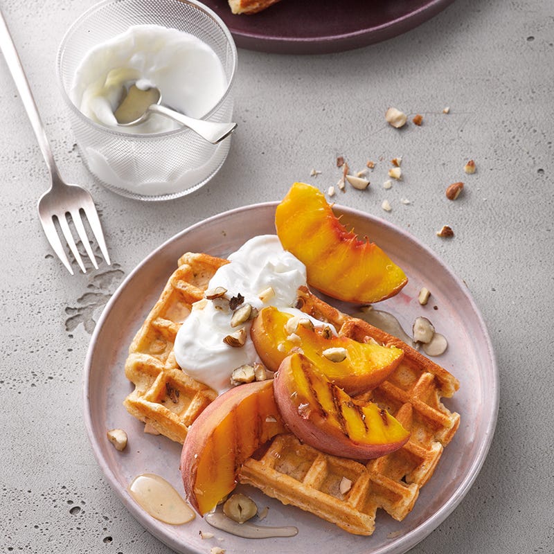 Foto van Skyr-hazelnootwafels met gegrilde perziken door WW