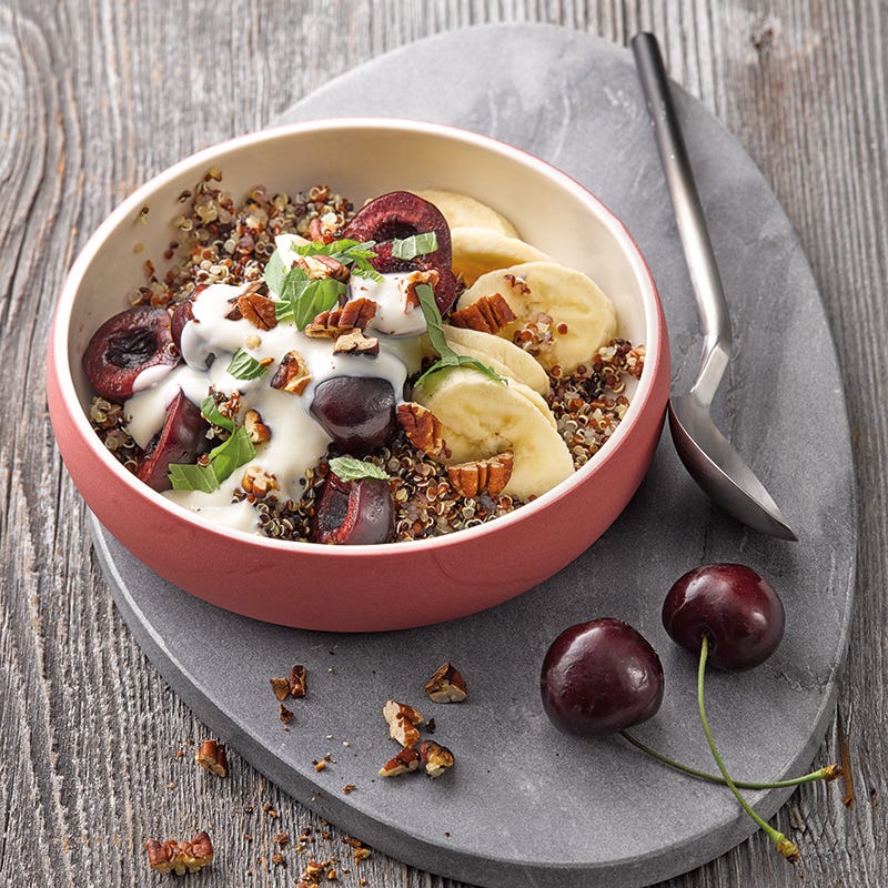 Foto van Quinoabowl met kersen door WW