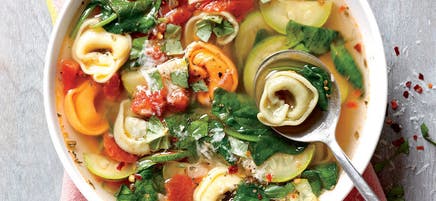 Soupe italienne aux épinards et aux tortellinis