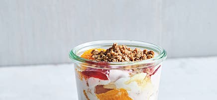 Yogurt breakfast parfaits