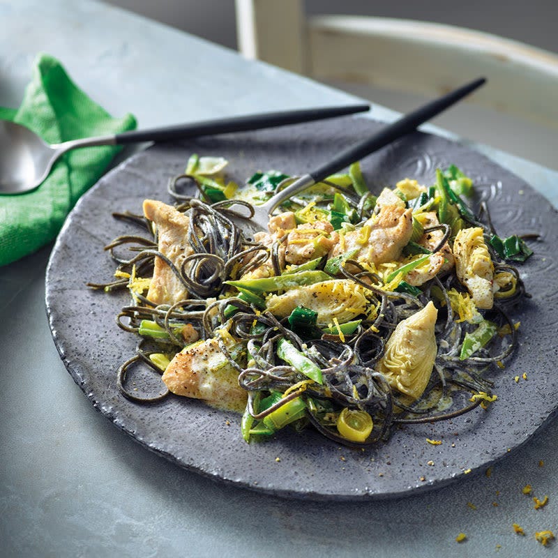 Zitronige Low-Carb-Pasta mit Hähnchen
