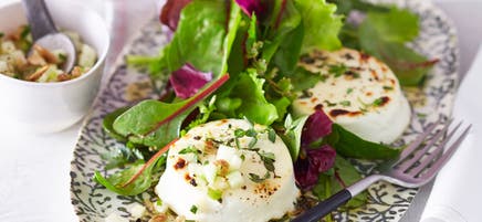 Gegrillte Ziegenkäsetaler mit Granny-Smith-Salsa