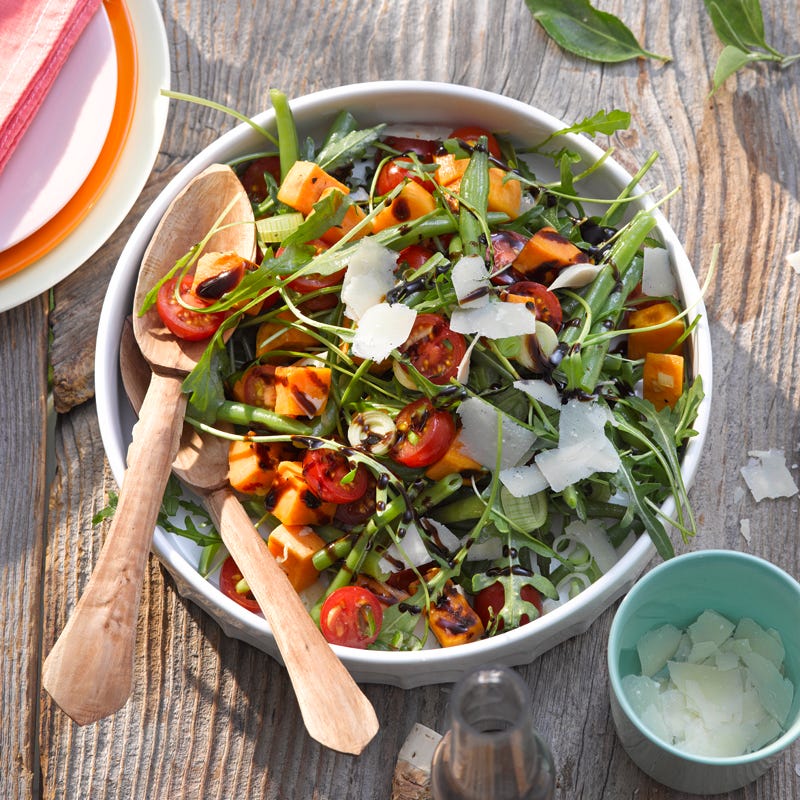Süsskartoffelsalat mit Rucola und Parmesan