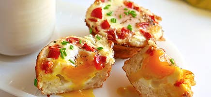 Cheesy crust egg muffins