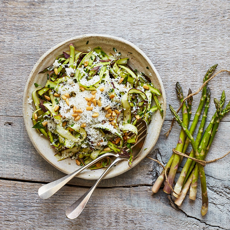 ViktVäktarna - Sparrissallad med pinjenötter och pecorino