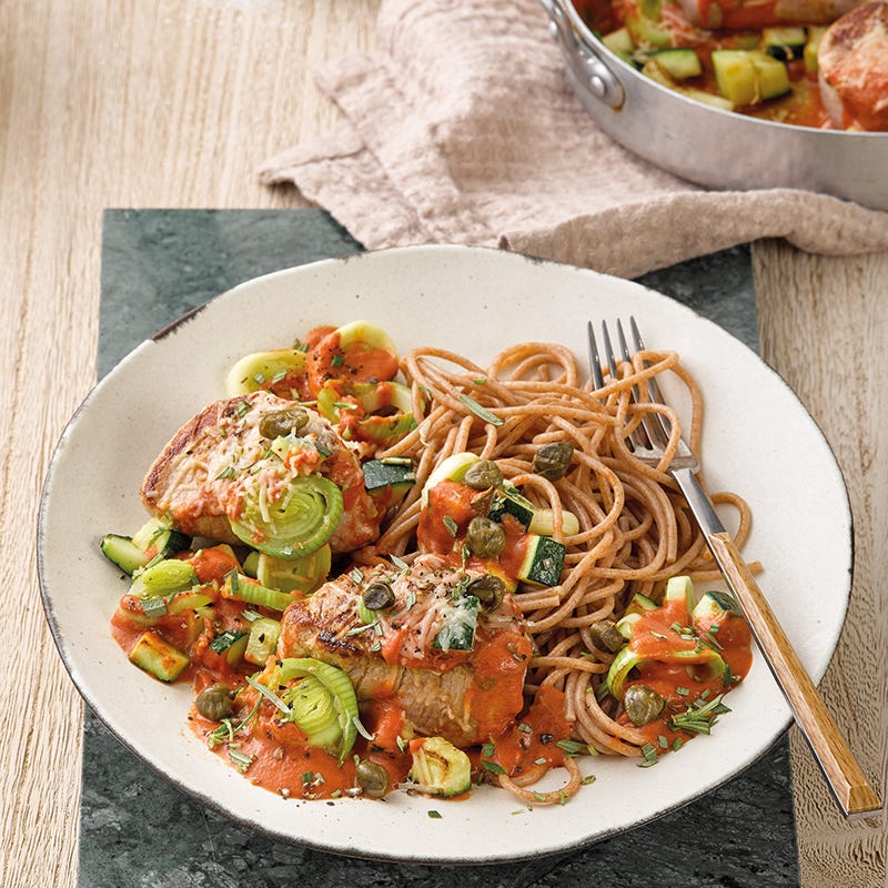 Foto van Varkenshaasmedaillons in tomatensaus met pasta door WW