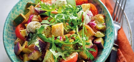 Salade méditerranéenne sauce pesto