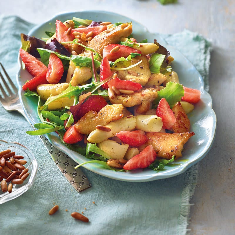 Erdbeer-Spargel-Salat mit Pouletbrust