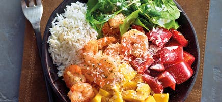 Bowl de crevettes à la mangue et à la noix de coco