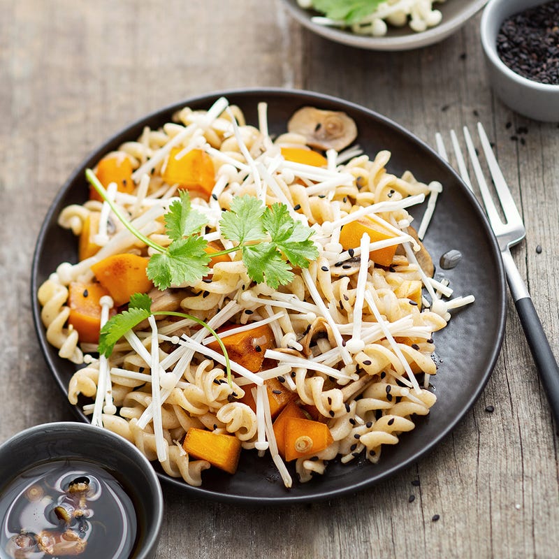 Photo de/du Salade de fusili au kaki et champignons enoki par WW