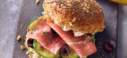 Petit pain à la grecque et crème de feta