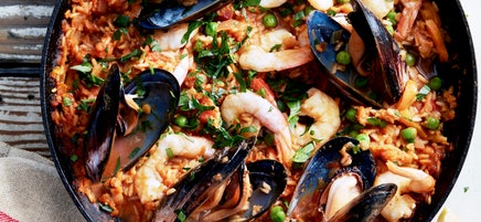 Paella de riz complet, aux fruits de mer et lentilles