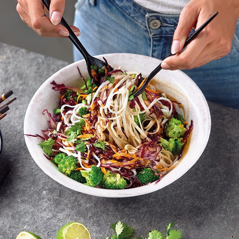Reisnudelsalat mit Erdnussdressing