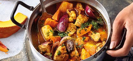 Poulettopf mit Kürbis und Pflaumen
