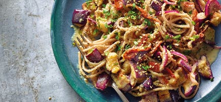 Pâtes au houmous et aux tomates séchées