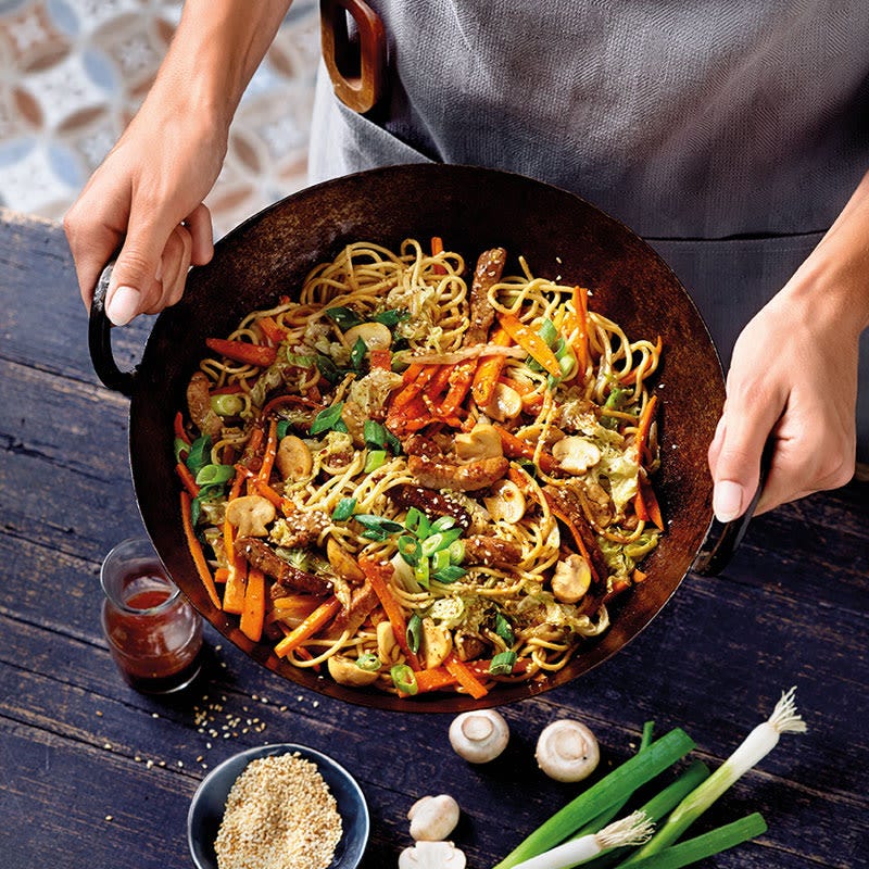 Asia-Schnitzel-Pfanne mit Mie-Nudeln