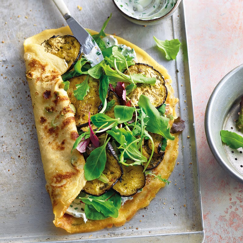 Herzhafter Pfannkuchen mit Salatfüllung