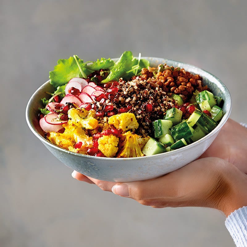 Quinoabowl mit geröstetem Blumenkohl