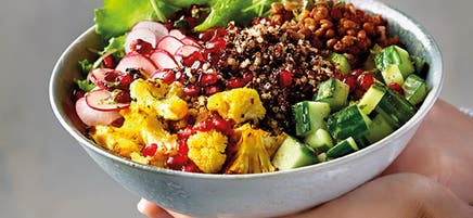 Quinoabowl mit geröstetem Blumenkohl
