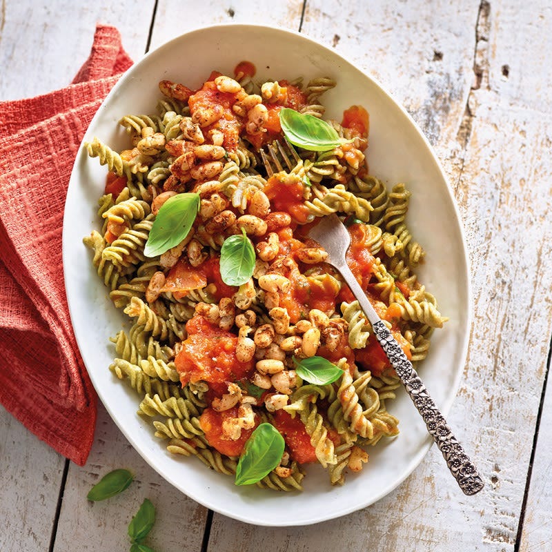 Erbsennudeln mit cremiger Tomatensauce