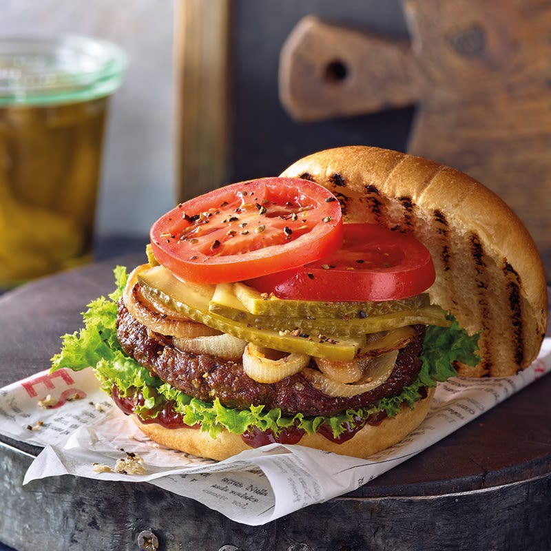 Würziger Burger mit Schmorzwiebeln