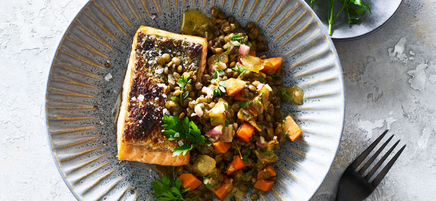 Saumon croustillant avec salade tiède de lentilles françaises
