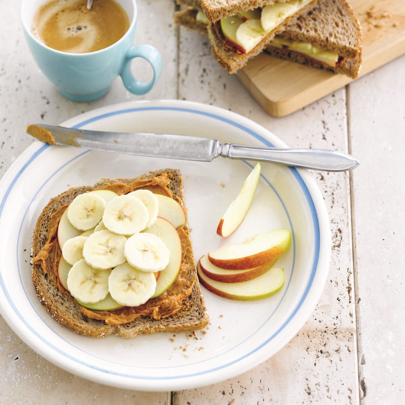 Foto van Boterhammen met pindakaas, appel en banaan door WW