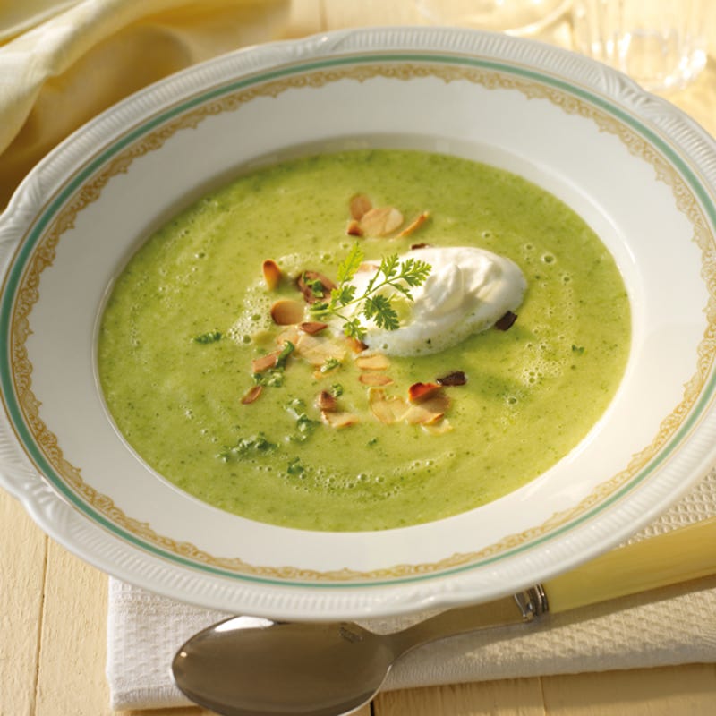 Zucchinicremesuppe mit Mandelsahne
