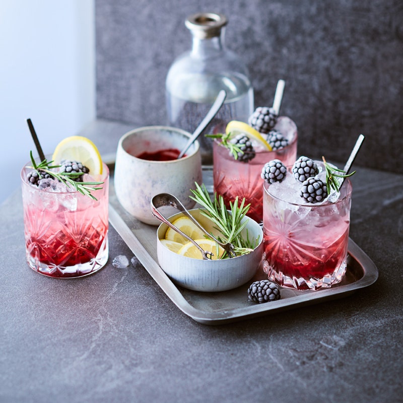 Brombeer-Gin-Tonic
