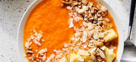 Carrot & pineapple smoothie bowl