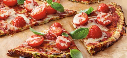 Pizza Margherita mit Zucchiniboden