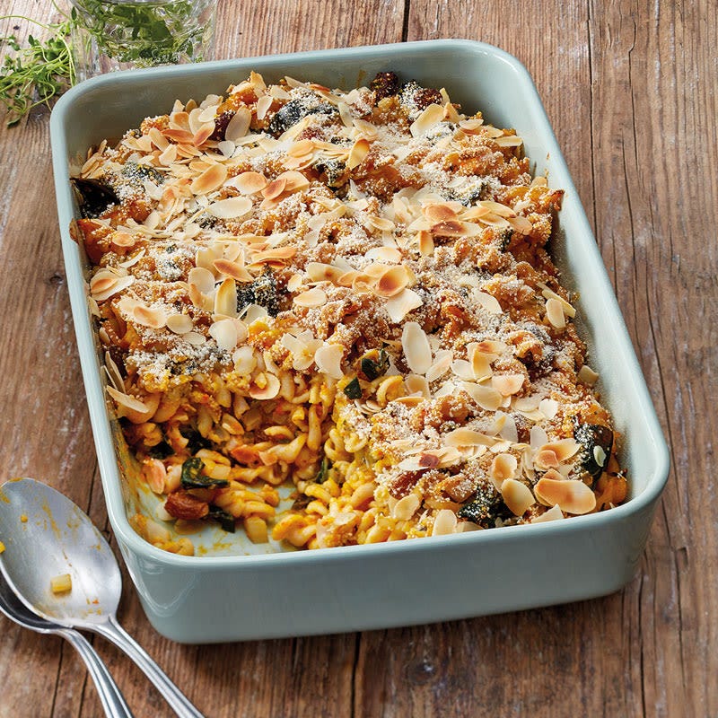 Nudelgratin mit cremiger Kürbissauce