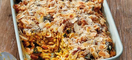 Teigwarengratin mit cremiger Kürbissauce