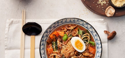 Ramen med sötpotatis och svamp