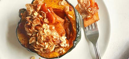 Tarte aux pommes dans une courge poivrée
