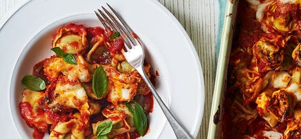 Spinach & ricotta tortellini bake